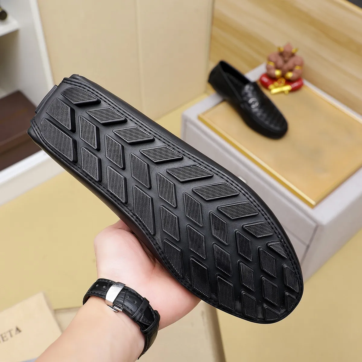 Men's shoes 💰360 [BV] 👟👟 Italian luxury brand Made with imported cowhide technology to highlight high-end men's taste of light luxury life [color] [color] Masters with ten years of manual experience create classic weaving 🌴 The inner top layer 🐷 lining 💯😘 The top quality inherits the brand craftsmanship! Black, size 38-45…
